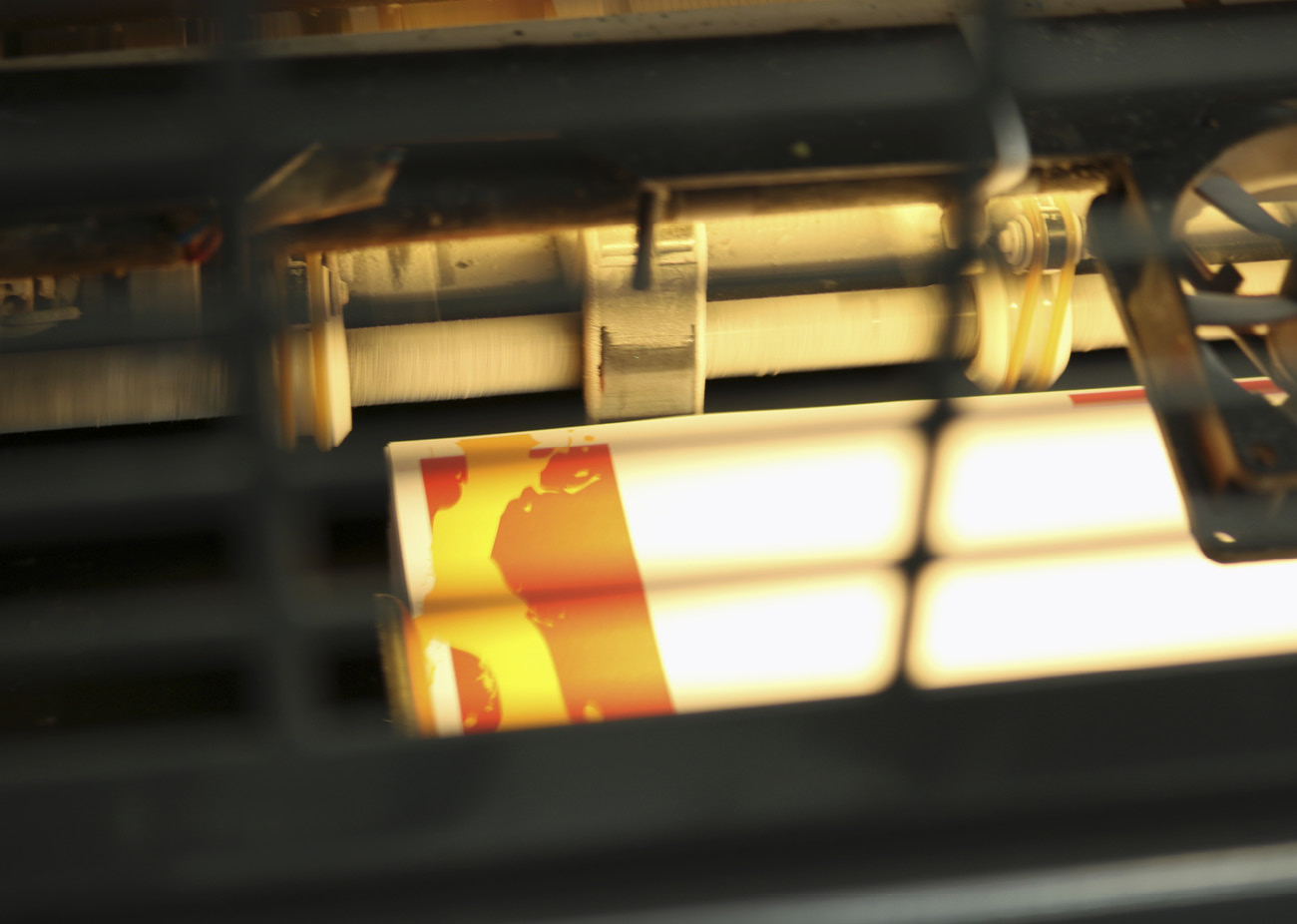 Offsetdruckmaschine im Druckprozess