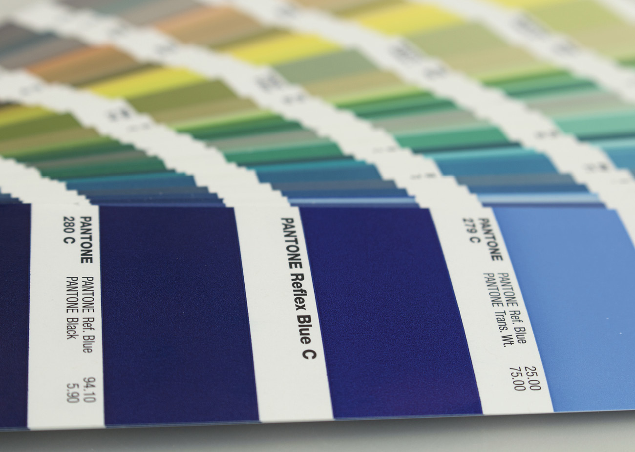 Pantone-Farbfächer für die Druckvorstufe